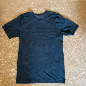 Lululemon short sleeve metal vent tech shirt in grey camo